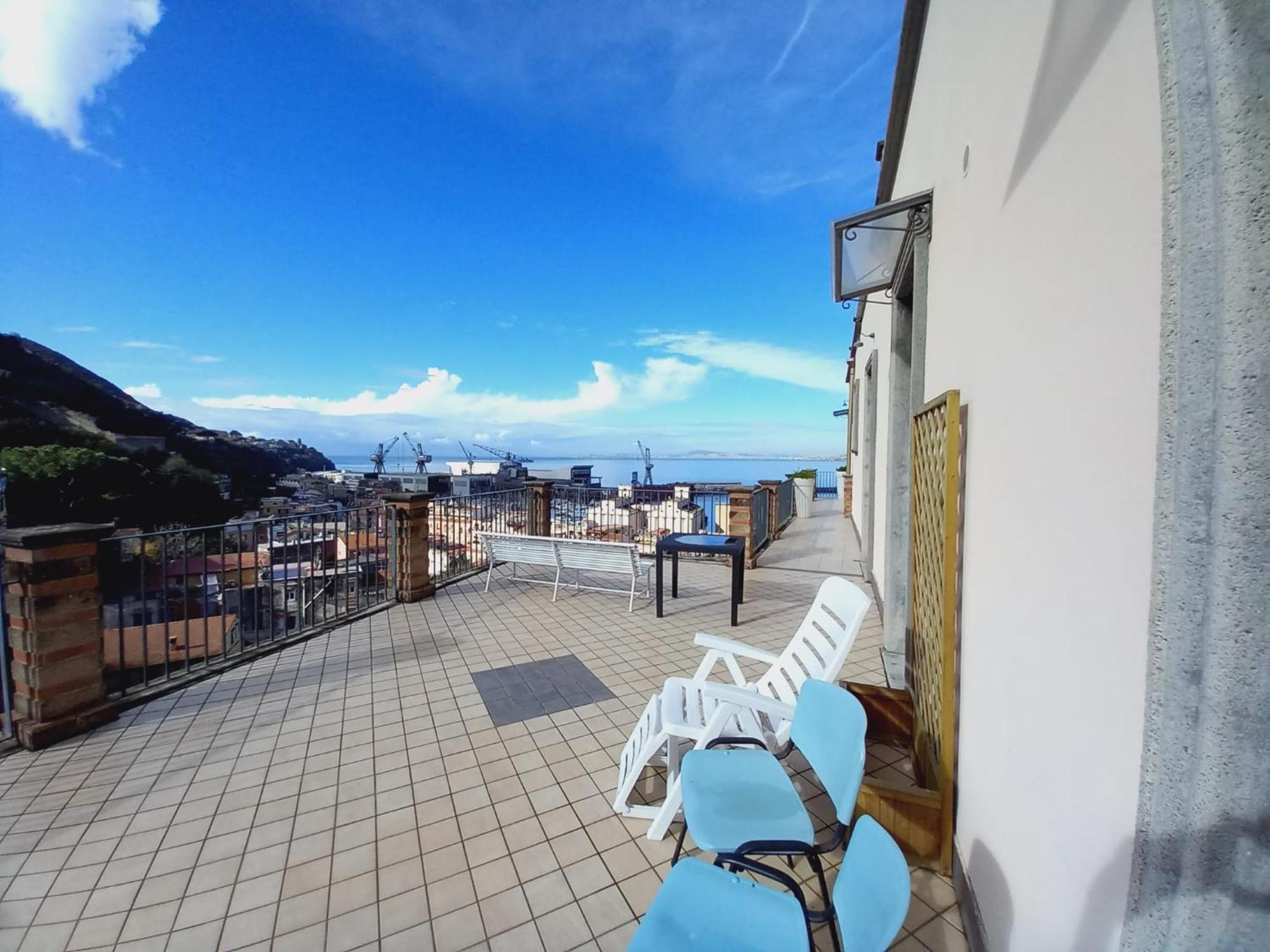 Stabia Gulfview Hostel Castellammare di Stabia Bagian luar foto